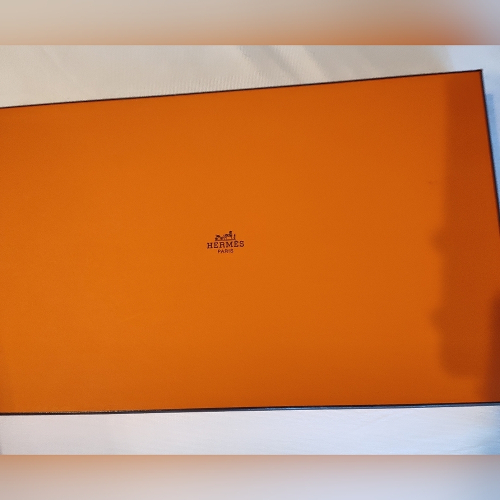 Authentic HERMÈS Orange Shoe Box | 14x10x5" | Luxe Storage & Display - Picture 4 of 7